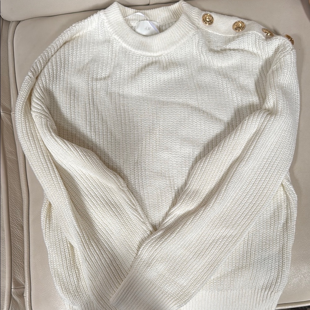 H&M Cream and Gold Crew Neck Sweater with Ribbed Knit